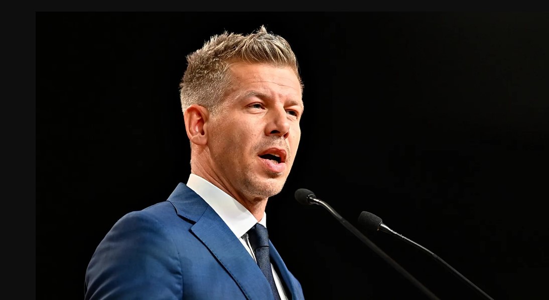 Олігархи Орбана масово переказують кошти у віддалені країни, готуючись до втечі, - Мадяр